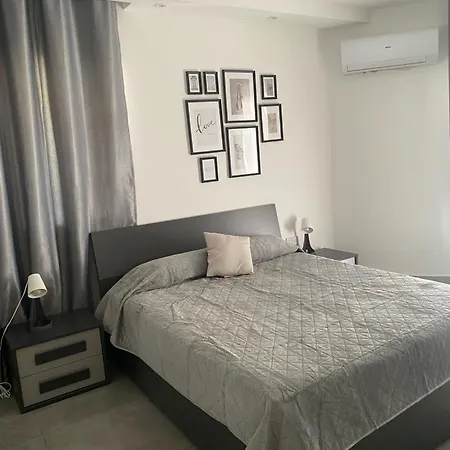 Marsascala Highly Finished 2 Bedroom Sleeping 5 Apartment *