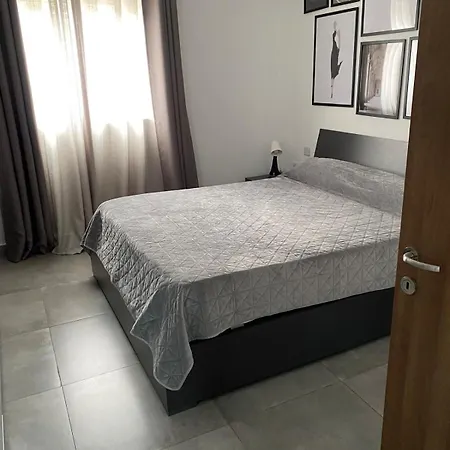 Marsascala Highly Finished 2 Bedroom Sleeping 5 Apartment